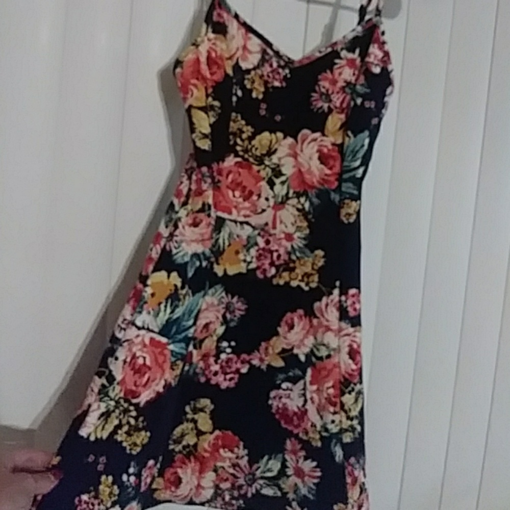 Stretchy summer style v neck floral dress